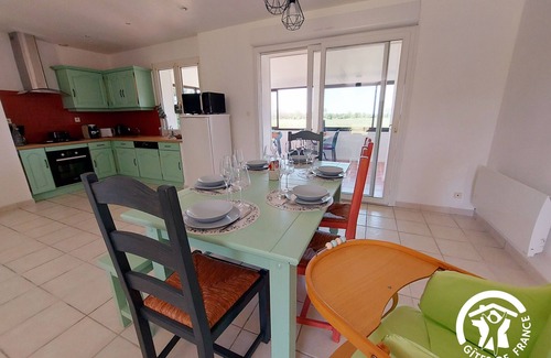 Saint-Erblon Cottage | Charming Countryside Retreat with Modern Amenities, Babyfoot, and Nearby Leisure Activities