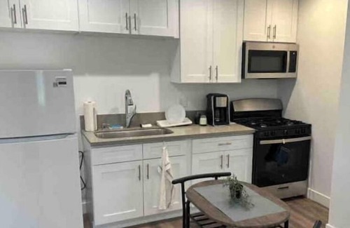 Woodland Hills House | Charming Cozy Newly Built Unit