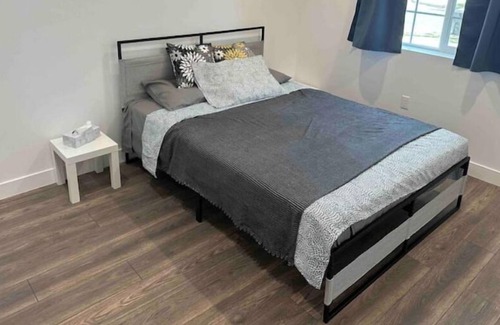 Woodland Hills House | Charming Cozy Newly Built Unit