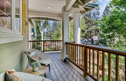 Southern Crossing House | Charming Craftsman short walk Old Mill river path