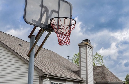 Fishers House | Charming Cul-de-Sac Home- SLEEPS 10-Game Room & B-ball court