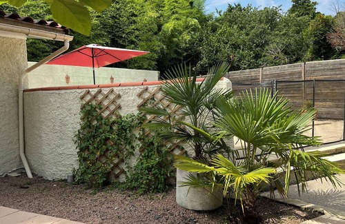 Bellerive-sur-Allier House | Charming detached house with swimming pool, set in lush greenery on the banks of the Allier.