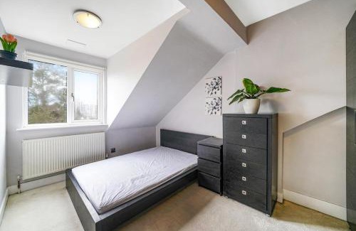 Forest Hill Apartment | Charming Designer Cosy Loft Apartment