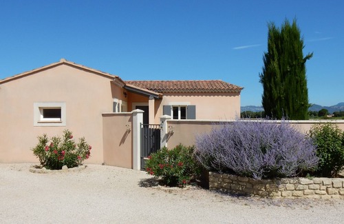 Mazan House | Charming detached house, stunning views of Mount Ventoux with pool