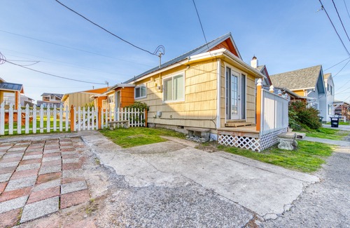 Rockaway Beach Cabin | Charming Dog-Friendly Home, Close to Shops & Restaurants - Minutes to Beach