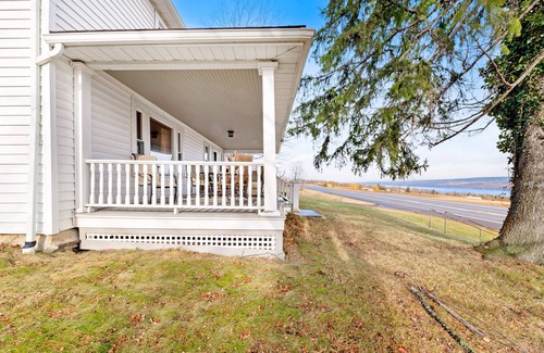 Dundee House | Charming dog-friendly farmhouse adjacent to winery with Seneca Lake views