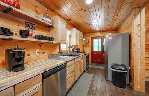 McHenry Cabin | Charming Dog Friendly Retreat w/Fire Pit & Hot Tub