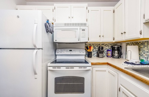 Sand Lake House | Charming dog-friendly home with a yard, grill, washer/dryer & cable