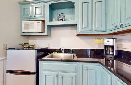 Northport Apartment | Charming dog-friendly studio cabin with firepit and near outdoor fun