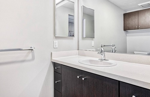 Little Tokyo Apartment | Charming Downtown 2BR w/ Gym & Pool, near Grammy Museum, by Blueground