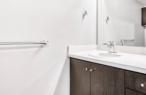 Little Tokyo Apartment | Charming Downtown 2BR w/ Gym & Pool, near Grammy Museum, by Blueground