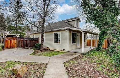 Grass Valley House | Charming Downtown Cottage