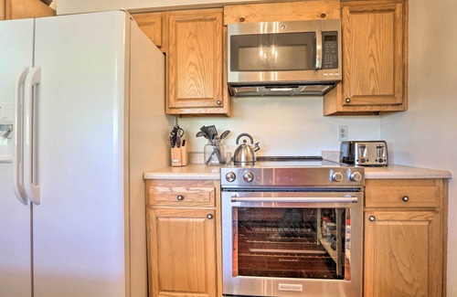 East Bernstadt House | Charming East Bernstadt Retreat < 6 Acre Farm!