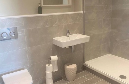 Earls Barton Hotel | Charming ensuite room own entrance and guestlounge
