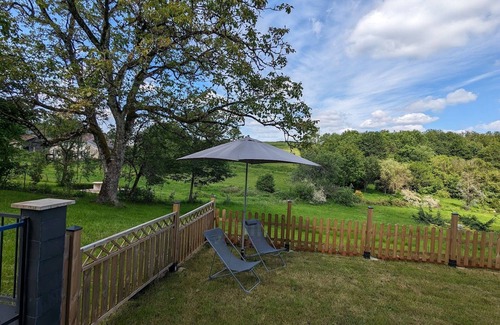 Plombieres-les-Bains Cottage | Charming forest cottage with terrace and Wifi in Plombières-les-Bains