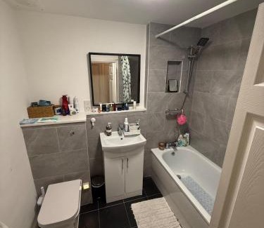 Selhurst Apartment | Charming Family Flat 1 Bedroom