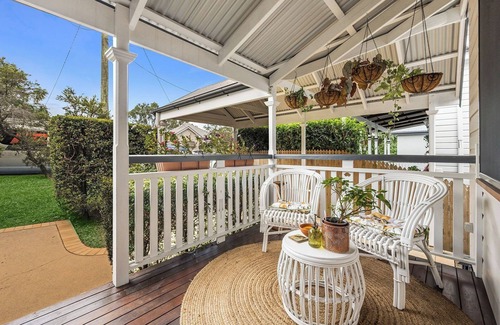 Toowong House | Charming family & pet friendly 3-bedroom house in upmarket Taringa