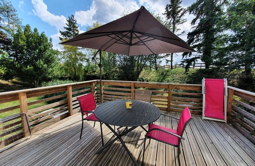 Chilleurs-aux-Bois Cottage | Charming farm stay with terrace and pond view