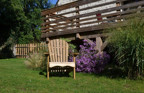 Chilleurs-aux-Bois Cottage | Charming farm stay with terrace and pond view
