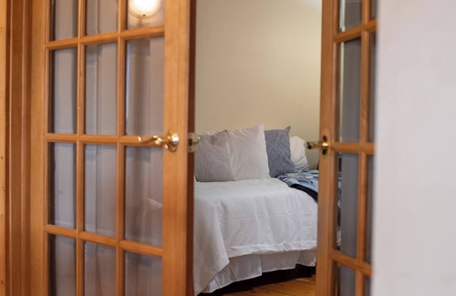 Alexandria Township Other | Charming farmhouse with 4 bedrooms and WiFi, AC in delightful Alexandria