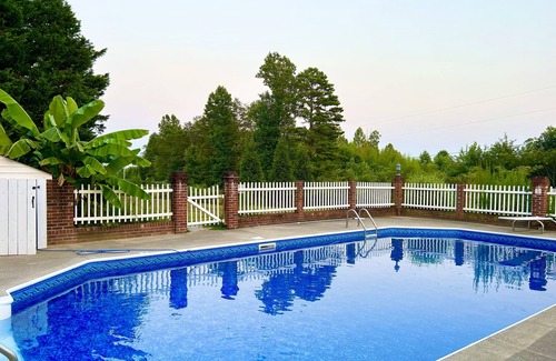 Stokes House | Charming farmhouse w/pool, firepit, & close to 2 state parks! Pet friendly🐾