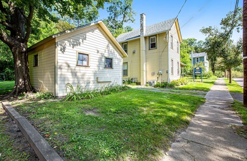 Hammondsport Apartment | Charming First Floor Studio with Partial AC, WiFi, TV, and Electric Fireplace