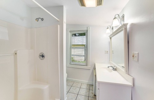 Hammondsport Apartment | Charming First Floor Studio with Partial AC, WiFi, TV, and Electric Fireplace