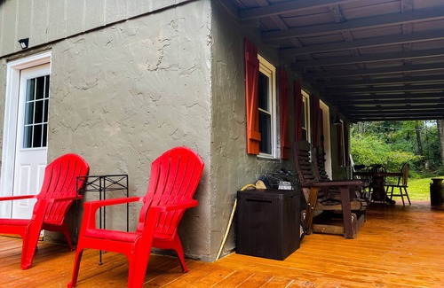Lilburn Cabin | Charming Fishing Cabin w/lake view near Stone Mountain