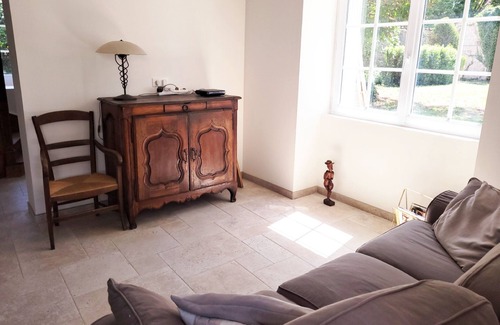 Saint-Julien-de-Lampon House | Charming Guesthouse with Pool & AC in the Heart of the Village near the River