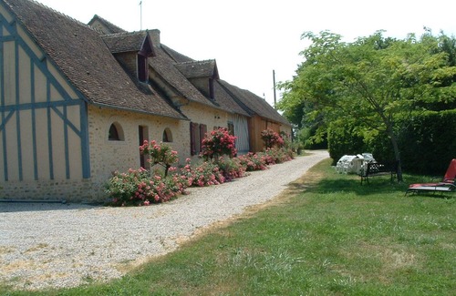 Ballon-Saint-Mars Cottage | Charming Renovated Farmhouse with Pond and Bikes, Sleeps 8, Near Scenic Trails