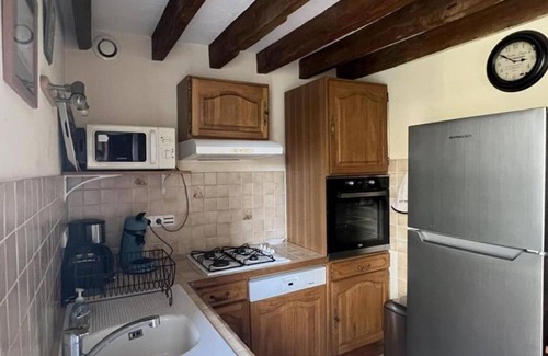 Vallieres-les-Grandes Cottage | Charming Home near Loire Castles - Spacious, All-Inclusive, WiFi, Parking, Garden, Sleeps 8