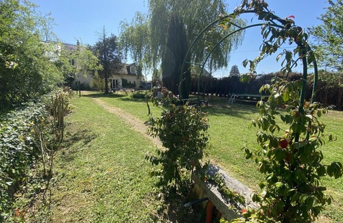 Vallieres-les-Grandes Cottage | Charming Home near Loire Castles - Spacious, All-Inclusive, WiFi, Parking, Garden, Sleeps 8