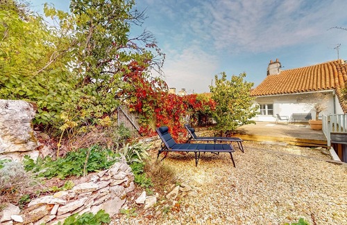 Verteuil-sur-Charente House | Charming house with garden view, Wi-Fi & space for the whole family