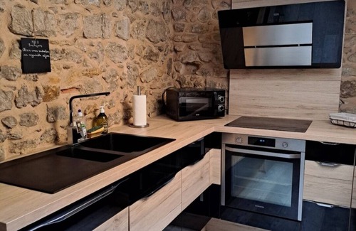 La Clayette Apartment | Charming furnishings for a cosy stay