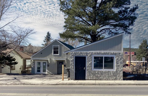 Flagstaff Apartment | Charming getaway with a well-equipped kitchenette - walk to downtown, shopping
