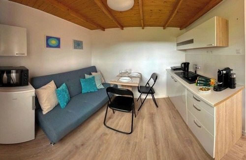 Jinonice House | Charming glamping in peaceful Prague with WiFi