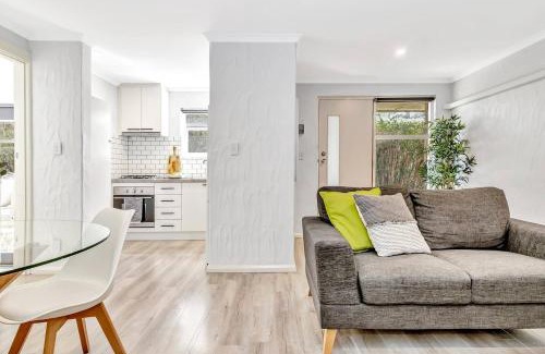 Glenelg North Apartment | Charming Glenelg Stay, Walking Distance to Beach