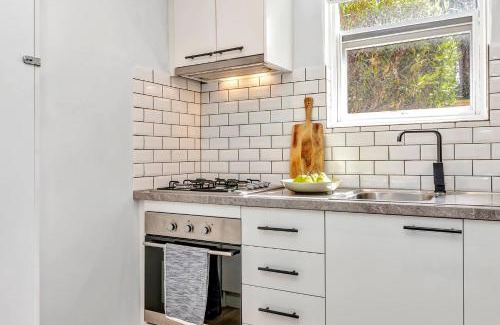 Glenelg North Apartment | Charming Glenelg Stay, Walking Distance to Beach