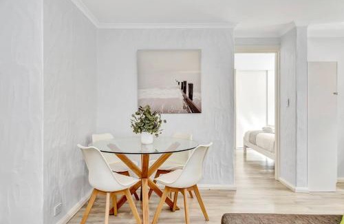 Glenelg North Apartment | Charming Glenelg Stay, Walking Distance to Beach