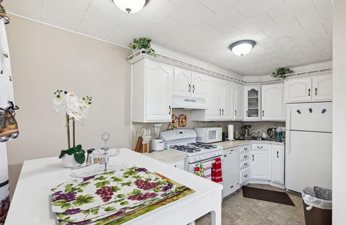 Primos Secane House | Charming Glenolden House Near Airport & Philadelphia Eagles Stadium