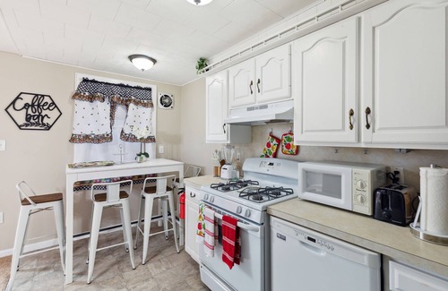 Primos Secane House | Charming Glenolden House Near Airport & Philadelphia Eagles Stadium