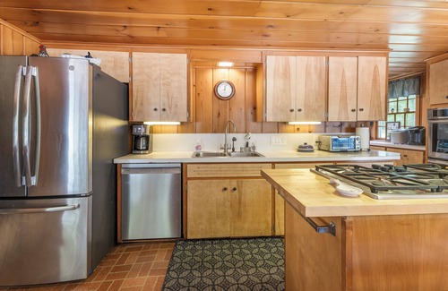 Higgins Lake Cottage | Charming Higgins Lake Lakefront Cottage with private dock and gorgeous views