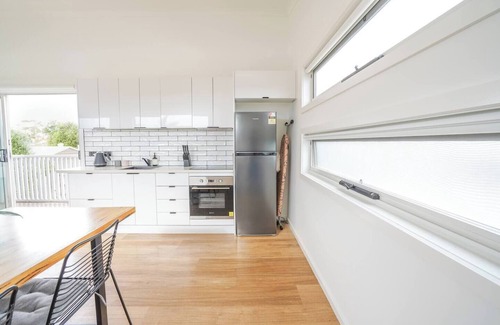 Highton House | Charming Highton Hideaway between CBD and Surf Coast