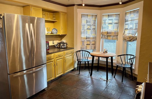 Sunnyside House | Charming historic House in cozy Sunnyside Neighborhood