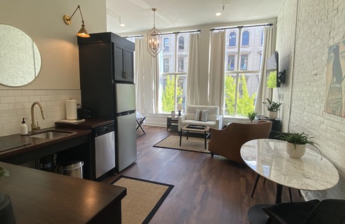West Main Historic District Apartment | Charming historic studio@The 713 - on The Bourbon Trail and Museum Row