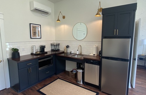 West Main Historic District Apartment | Charming historic studio@The 713 - on The Bourbon Trail and Museum Row