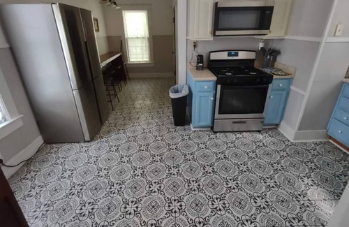 Independence House | Charming Historic Bungalow in Independence