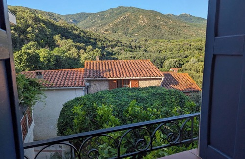 Laroque-des-Alberes House | Charming house with garden and panoramic terrace; between sea and mountains!