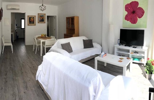 Cala San Vicente Apartment | Charming Holiday Apartment “Can Inma By Modesto B” Close to the Beach with Wi-Fi & A/C; Parking Available, Pets Allowed