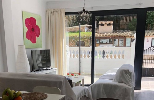 Cala San Vicente Apartment | Charming Holiday Apartment “Can Inma By Modesto B” Close to the Beach with Wi-Fi & A/C; Parking Available, Pets Allowed